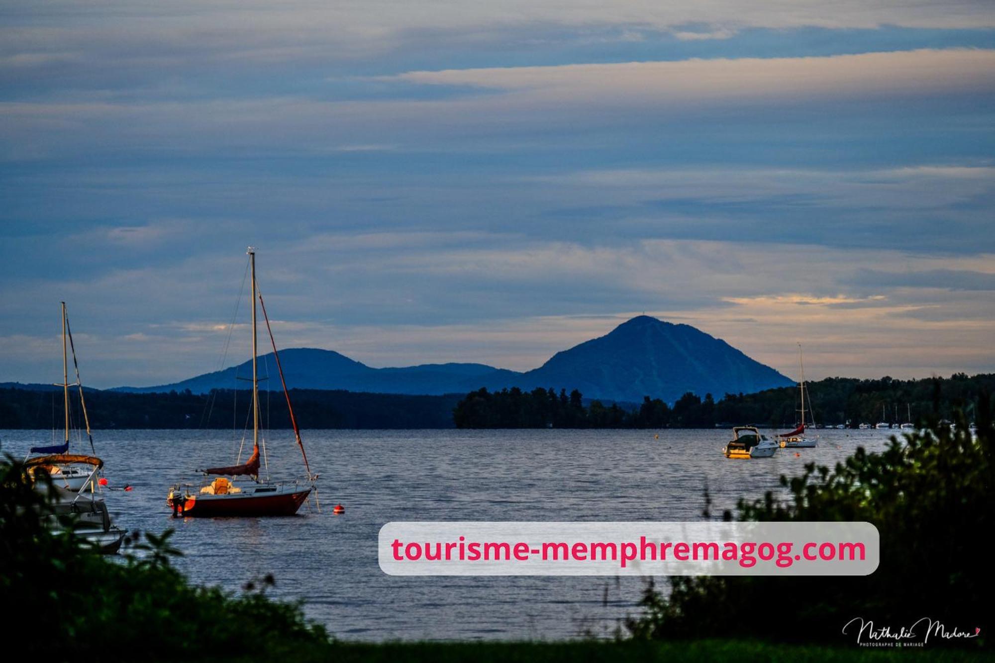 The Comfort On The River In Downtown Magog ภายนอก รูปภาพ